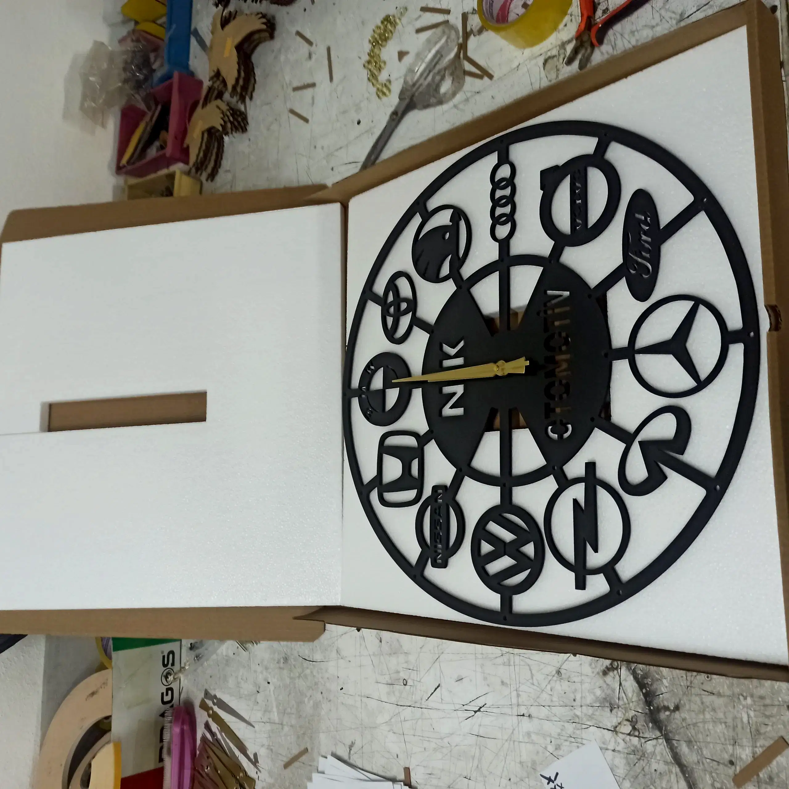 Araba Markaları Tasarımlı İsim Yazılabilir Oto Galeri Duvar Saati - Görsel 7