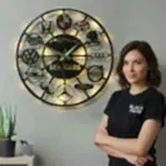 Araba markaları logolu LED ışıklı dekoratif duvar saati modeli