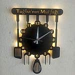 Mutfak Tasarımlı İsim Yazılan Işıklı Modern Mutfak Duvar Saati - Görsel 3
