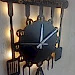 Mutfak Tasarımlı İsim Yazılan Işıklı Modern Mutfak Duvar Saati - Görsel 4