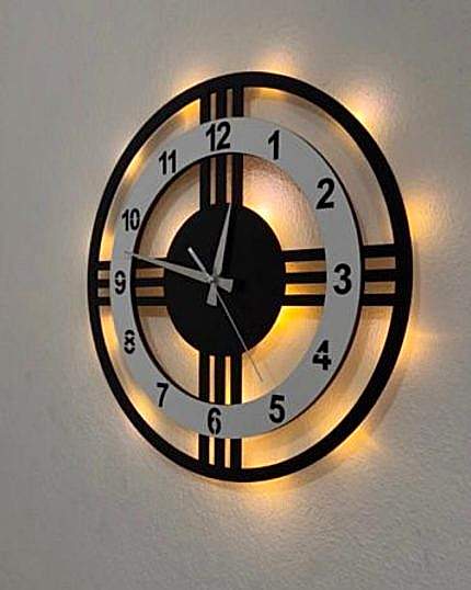 Beyaz çemberli ışıklı modern 3 çizgili dekoratif duvar saati