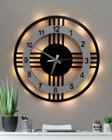 Beyaz çemberli ışıklı modern 4 çizgili dekoratif duvar saati