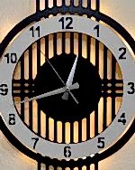 Beyaz çemberli ışıklı modern ızgara desenli dekoratif duvar saati